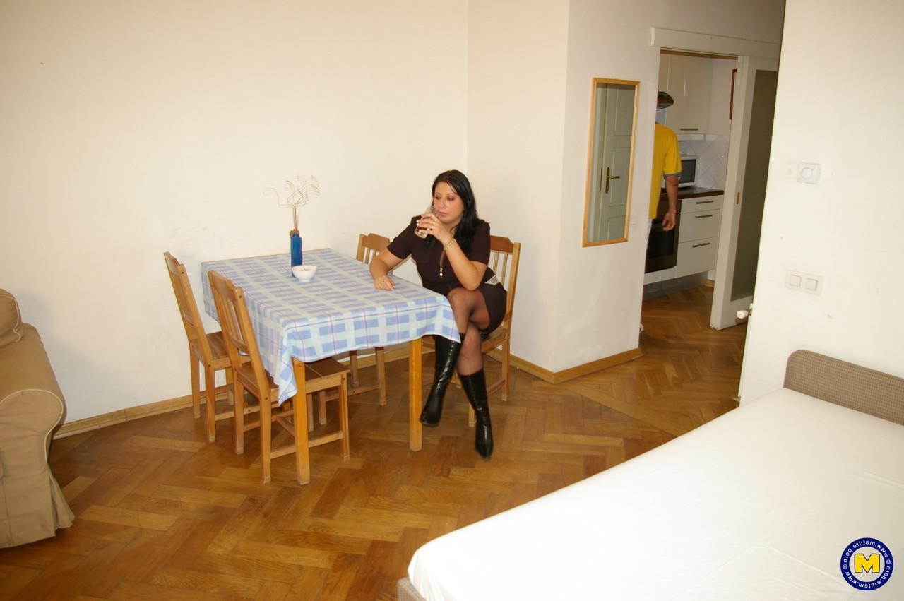20P Amateur BBW in stockings & heels Paoline gets analized by her admirer