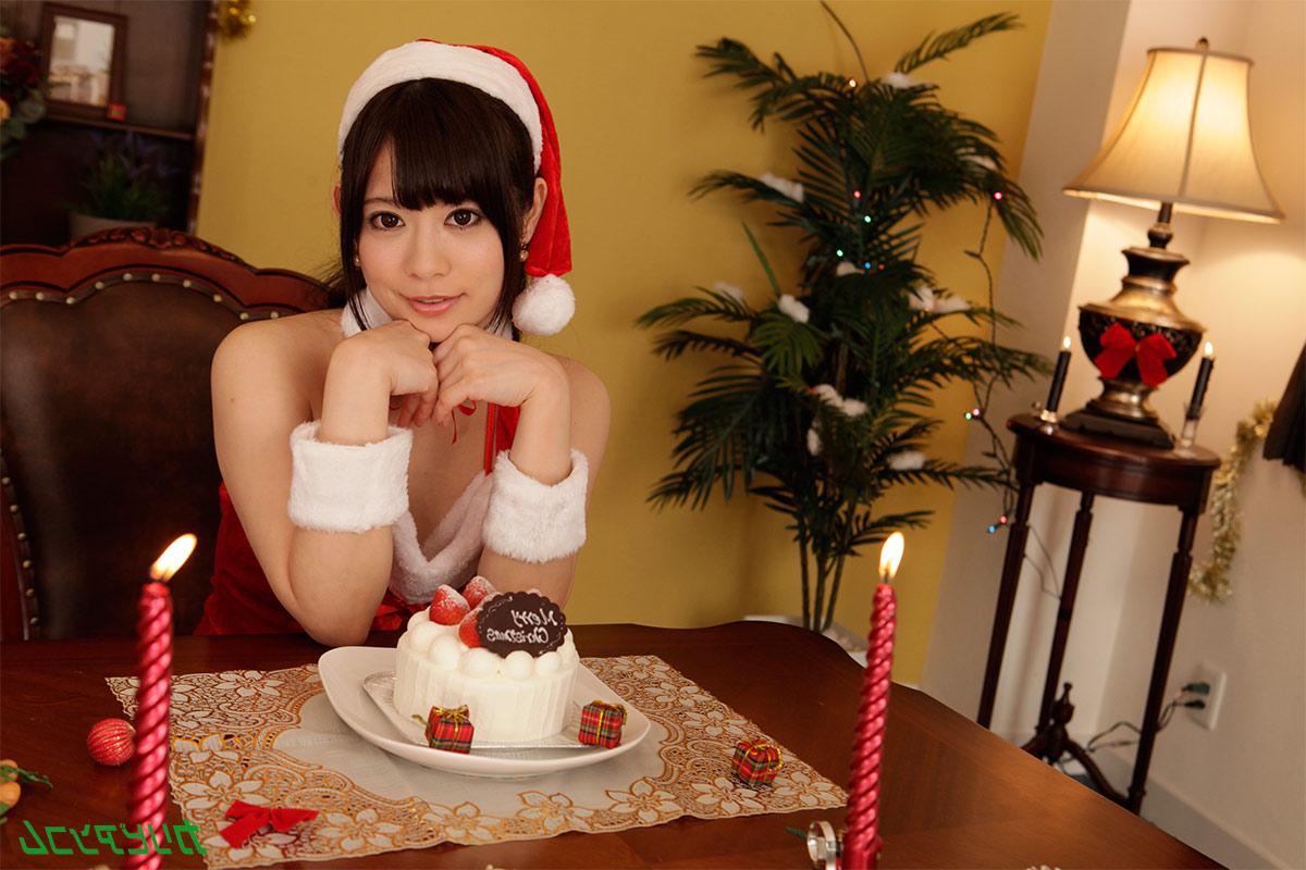 20P Asiática com roupas de Papai Noel Kurumi Chino fode sua vulva molhada e fica com creme
