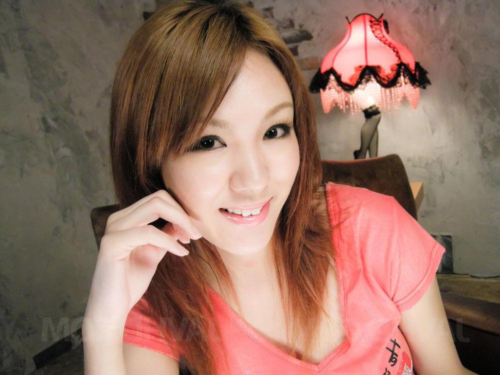 16P Une japonaise rousse se fait doigter et goder avant de faire une pipe