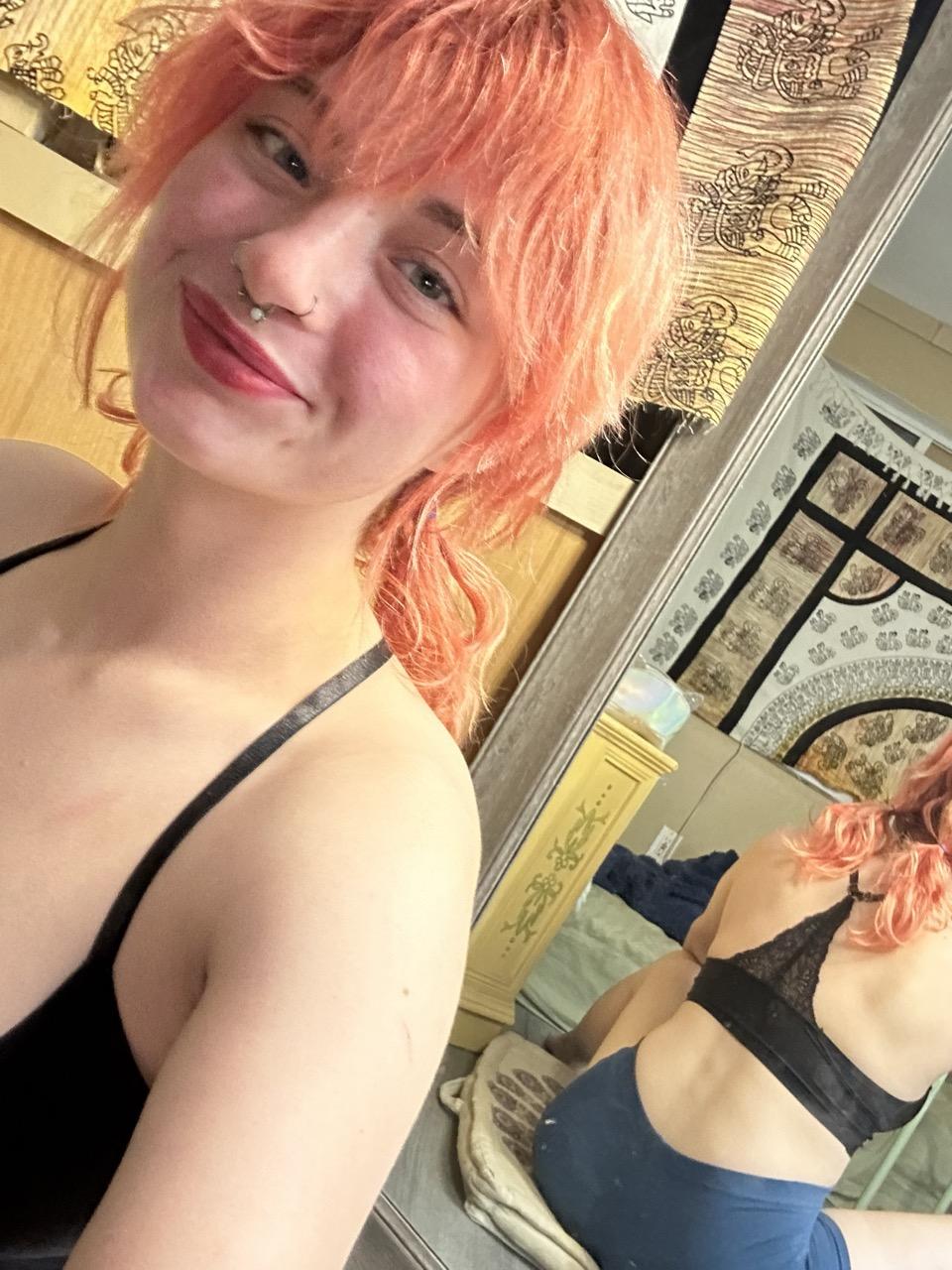 16P Gorgeous OnlyFans cam babe Redhead Abby teases with her big booty