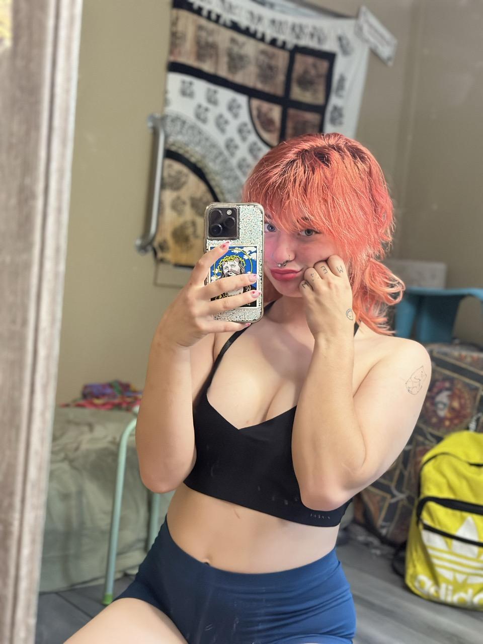 16P Gorgeous OnlyFans cam babe Redhead Abby teases with her big booty