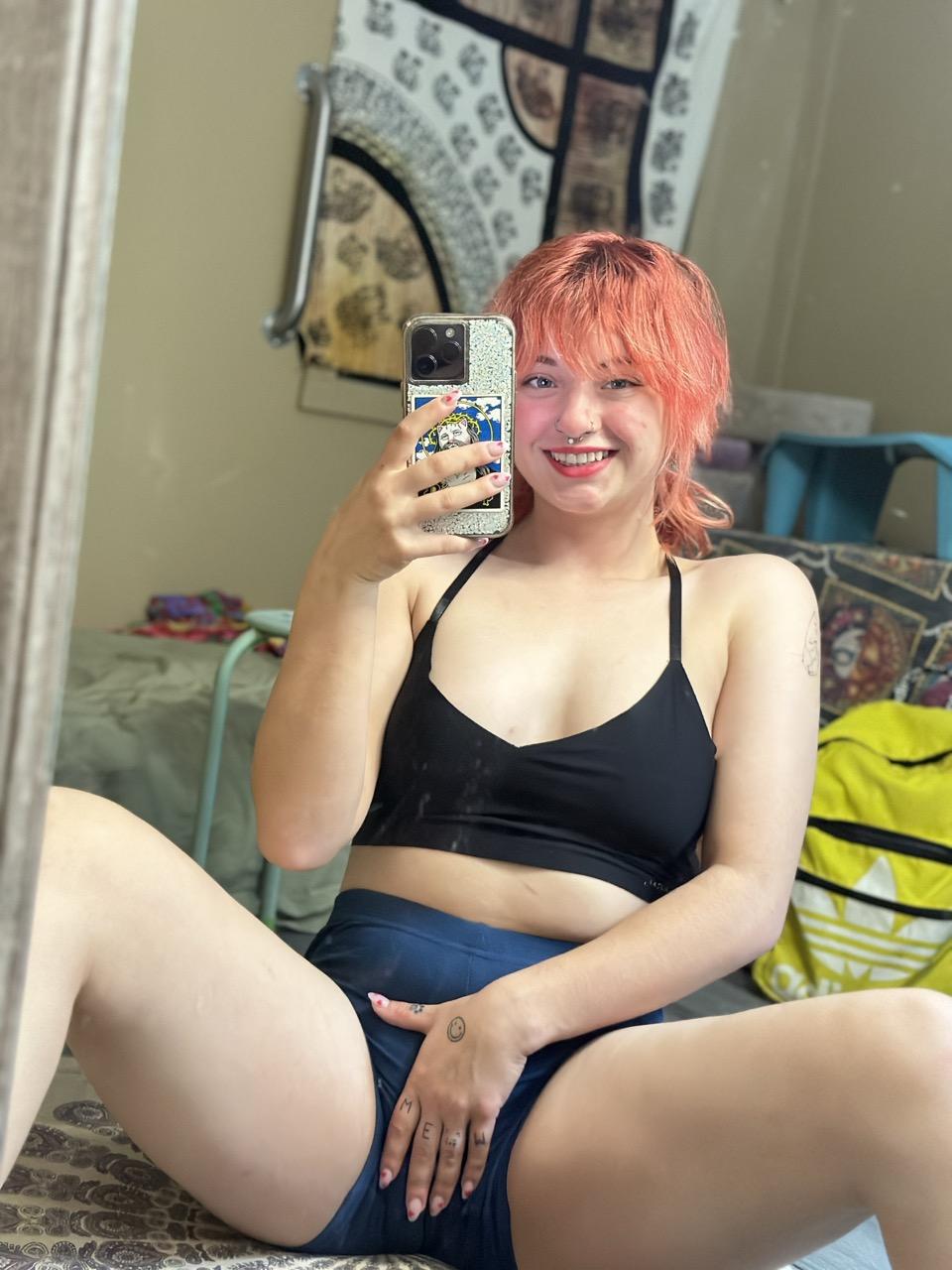 16P Gorgeous OnlyFans cam babe Redhead Abby teases with her big booty