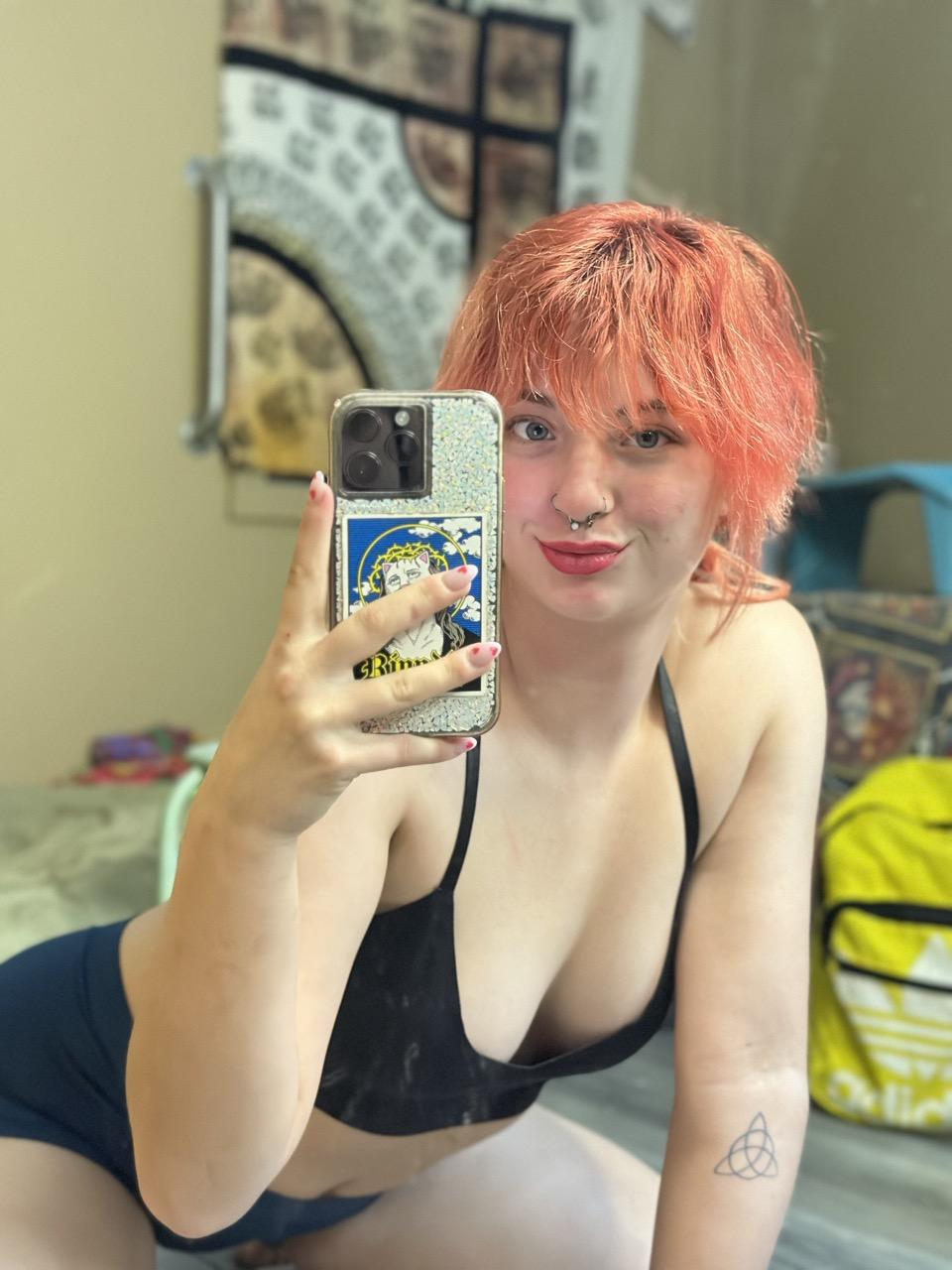 16P Gorgeous OnlyFans cam babe Redhead Abby teases with her big booty