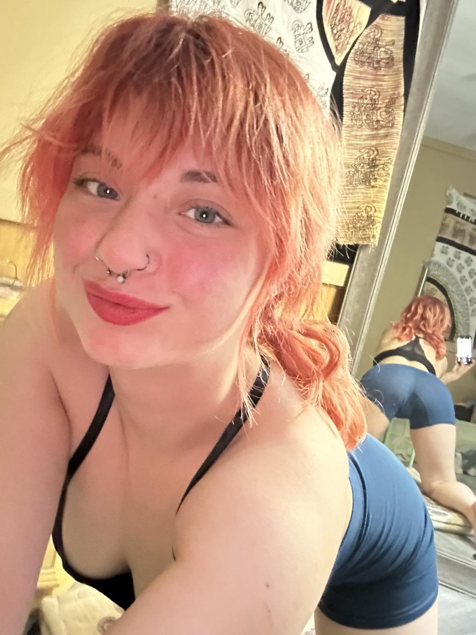16P Gorgeous OnlyFans cam babe Redhead Abby teases with her big booty