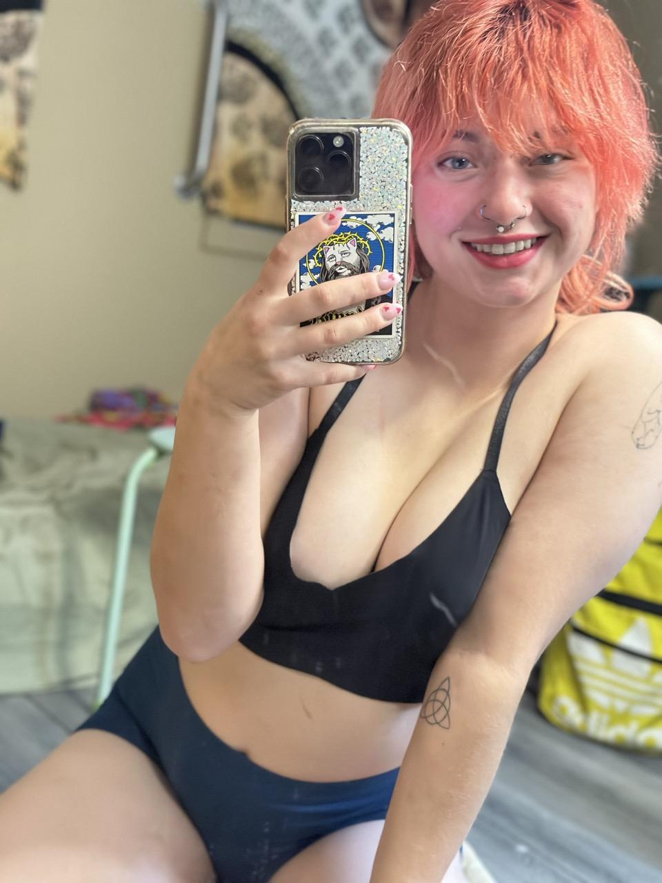 16P Gorgeous OnlyFans cam babe Redhead Abby teases with her big booty