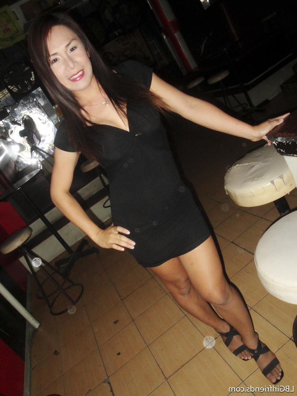 17P Transexual asiática amateur PU mostrando sus tetas y acariciando su polla en tomas sinceras