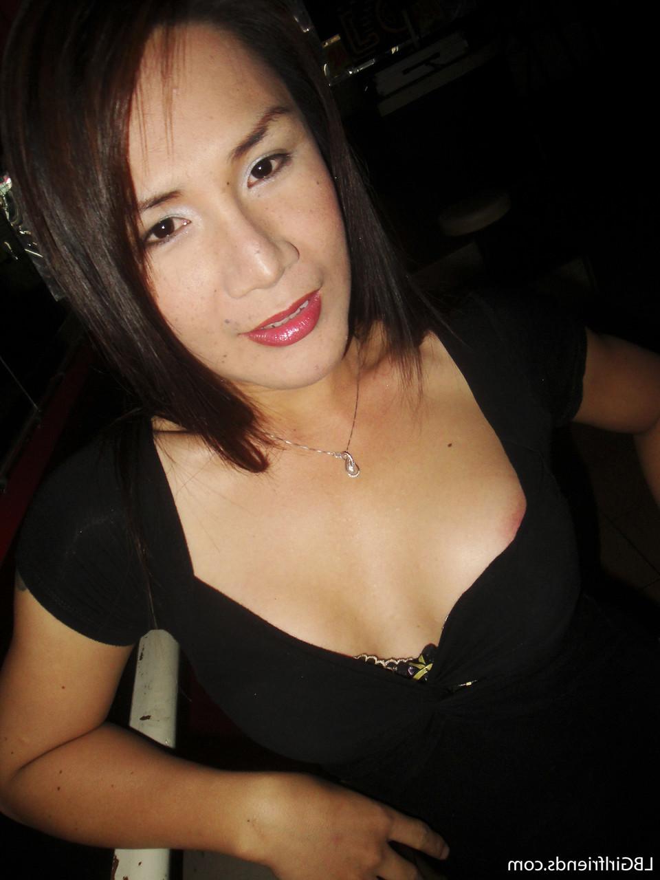 17P Transexual asiática amateur PU mostrando sus tetas y acariciando su polla en tomas sinceras