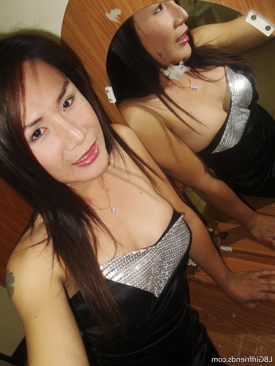 17P Transexual asiática amateur PU mostrando sus tetas y acariciando su polla en tomas sinceras