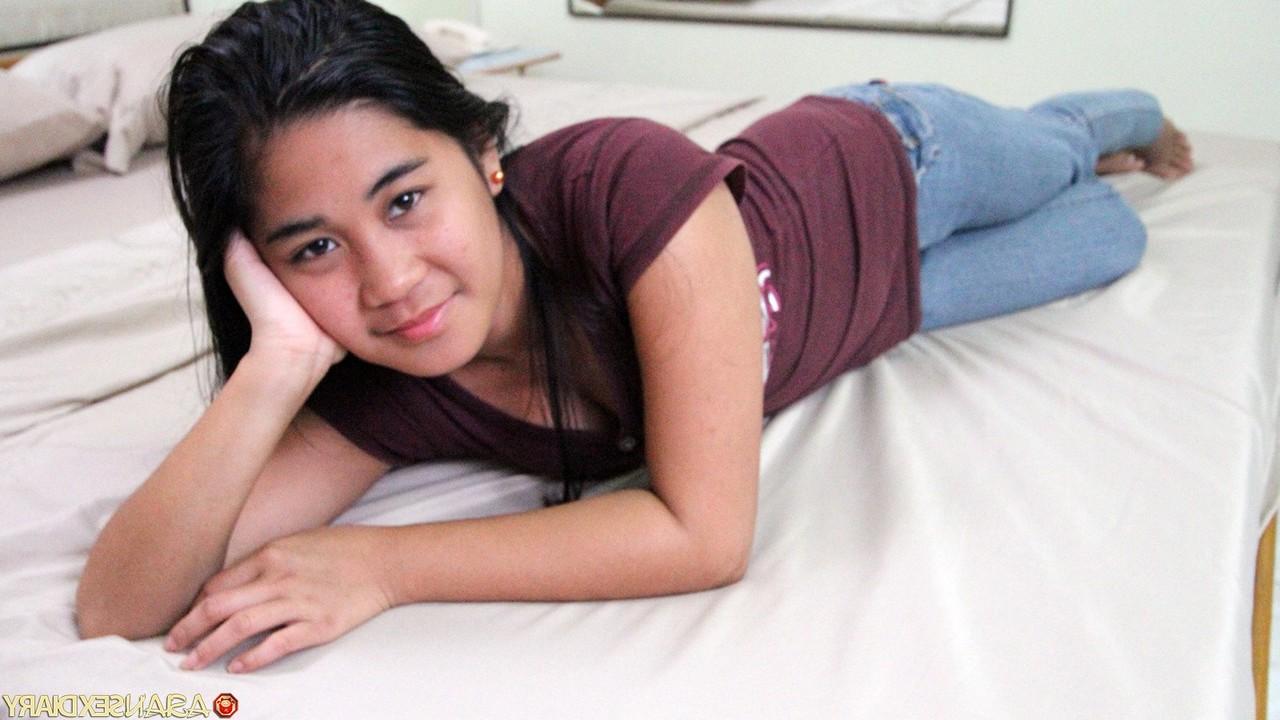 20P La sexy asiática Maya muestra sus hermosas tetas después de disfrutar del sexo POV