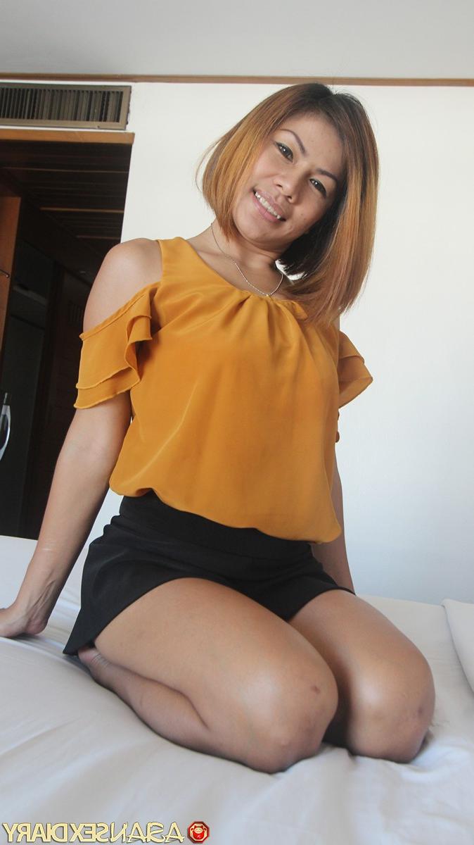 20P La asiática Ouy termina un sexy striptease con sexo anal y vaginal en POV
