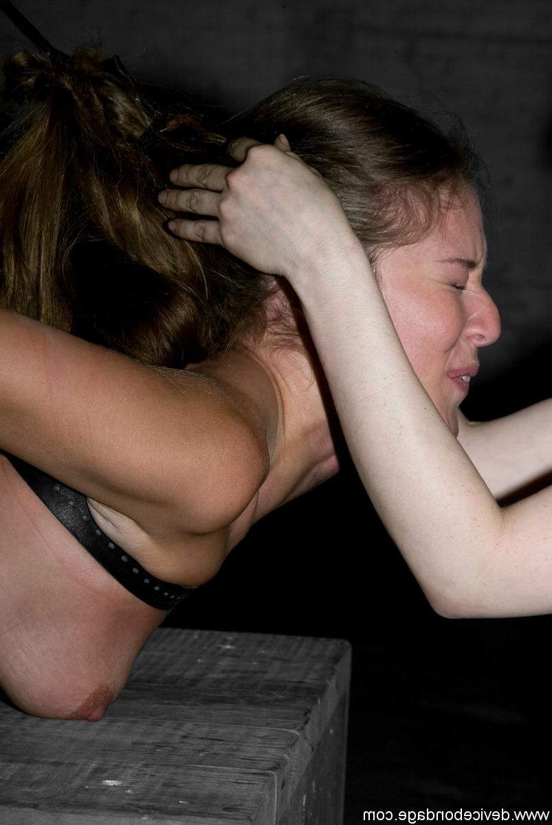 20P Die versaute Jade Marxxx und Sarah Jane Ceylon werden geohrfeigt und in der Knechtschaft gespielt