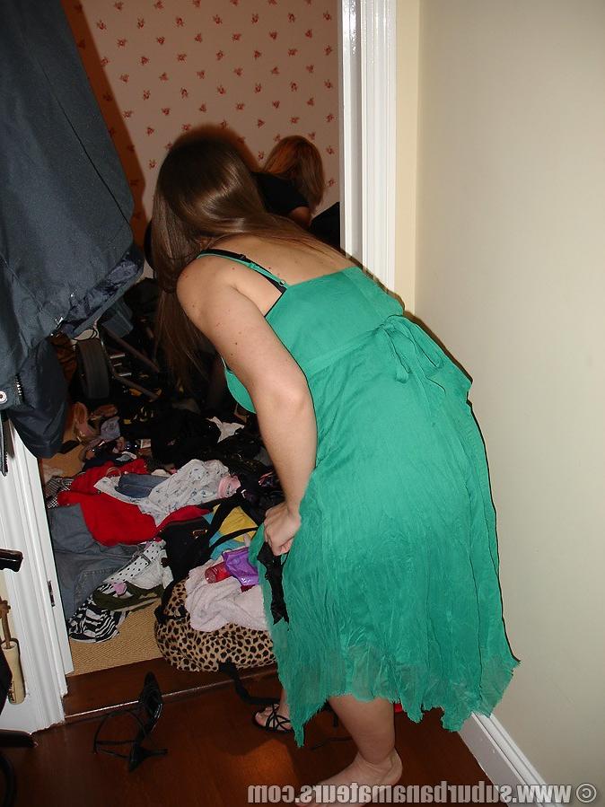 20P Drei Amateur-Nymphomaninnen enthüllen ihre großen Titten und posieren in Dessous