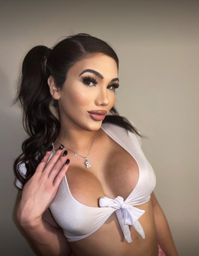 10P Beautiful OnlyFans cam babe Eve Doll 22 flaunts her big tits in a sexy outfit