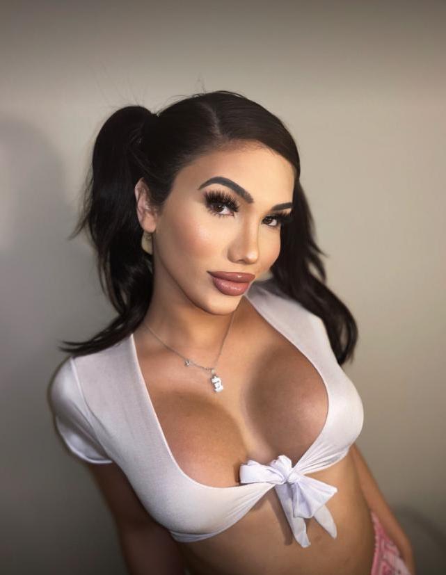10P Beautiful OnlyFans cam babe Eve Doll 22 flaunts her big tits in a sexy outfit