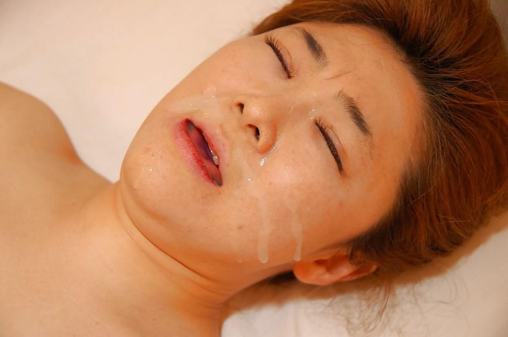 16P Asian MILF Kyoko Nakano blows and fucks a stiff cock for a facial cumshot