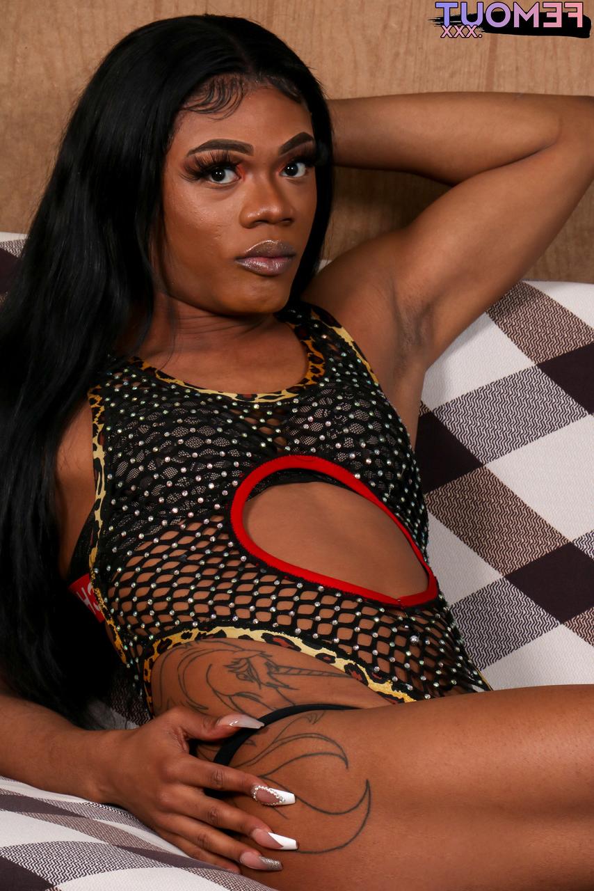 16P Femout XXX Showgirl