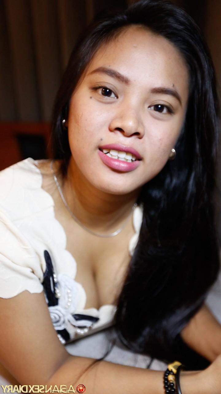 20P Adorable Filipina Nini undresses and flaunts her big ass and boobs