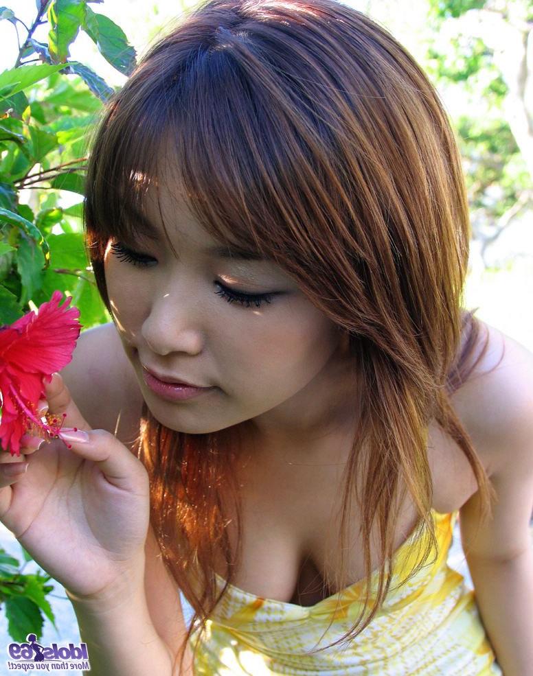 16P A linda japonesa Yua Aida revela seus belos seios depois de um dia na praia