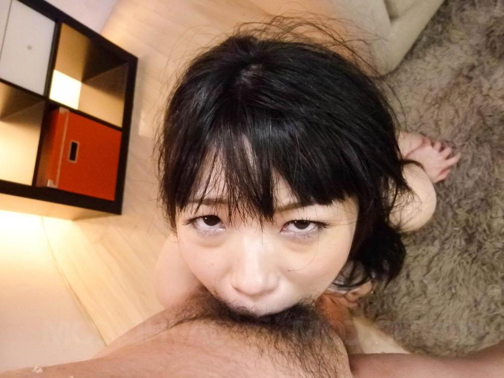 12P Japanese chick Hina Maeda spits out cum after giving men oral sex