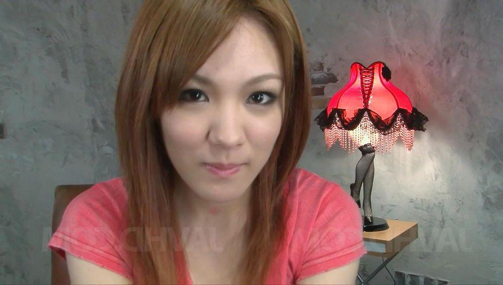 12P La japonesa Rei se masturba antes de hacer una mamada