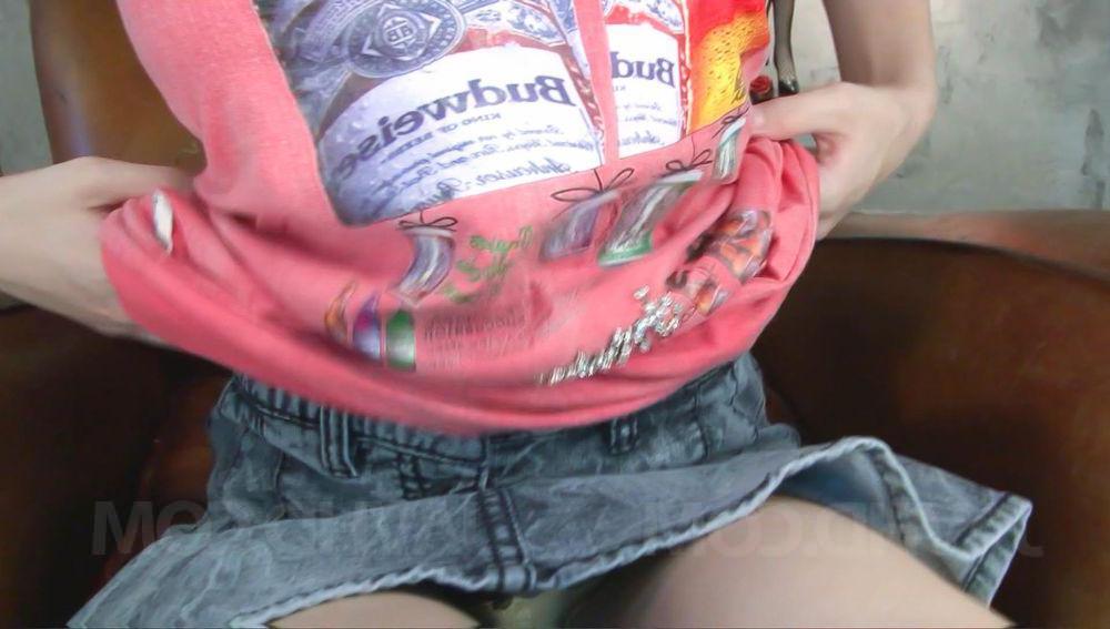 12P La japonesa Rei se masturba antes de hacer una mamada
