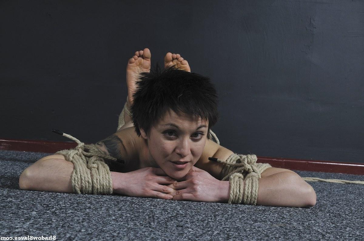 16P Tattooed female is bound with roped and suspended from the ceiling