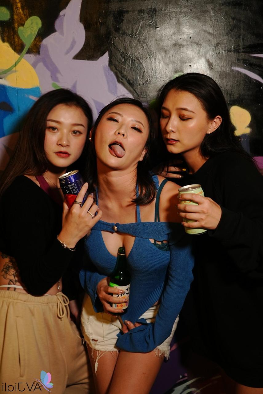 15P La chinoise Yuli a des relations sexuelles avec un garçon après une soirée entre filles