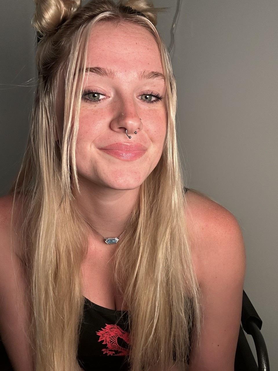20P OnlyFans ブレイク・ブルーム ブレイク・ブルーム