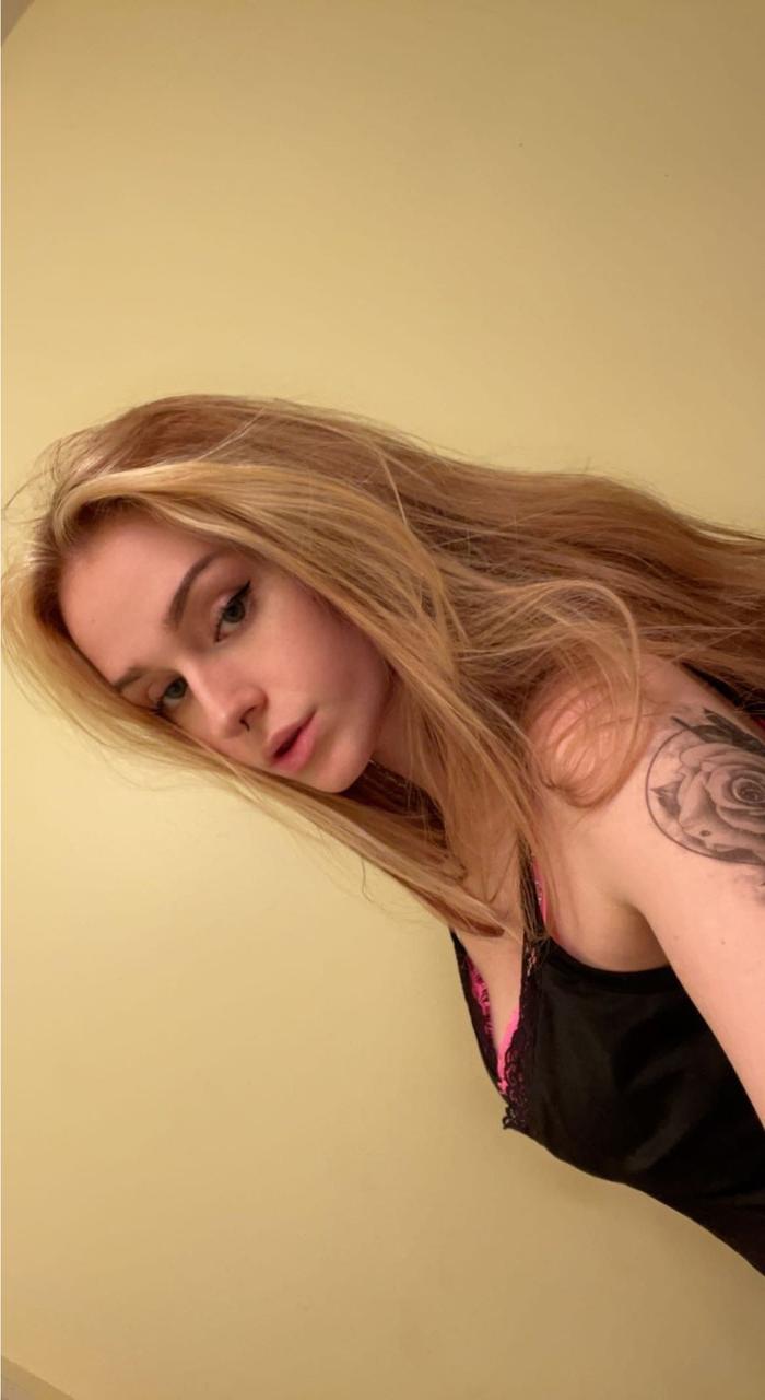 20P OnlyFans ブレイク・ブルーム ブレイク・ブルーム