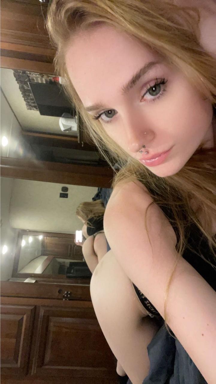 20P OnlyFans ブレイク・ブルーム ブレイク・ブルーム
