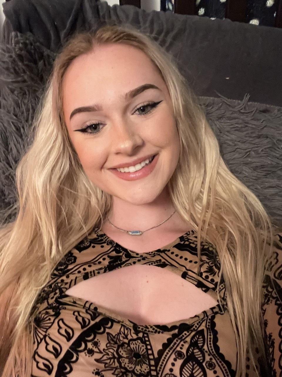 20P OnlyFans ブレイク・ブルーム ブレイク・ブルーム