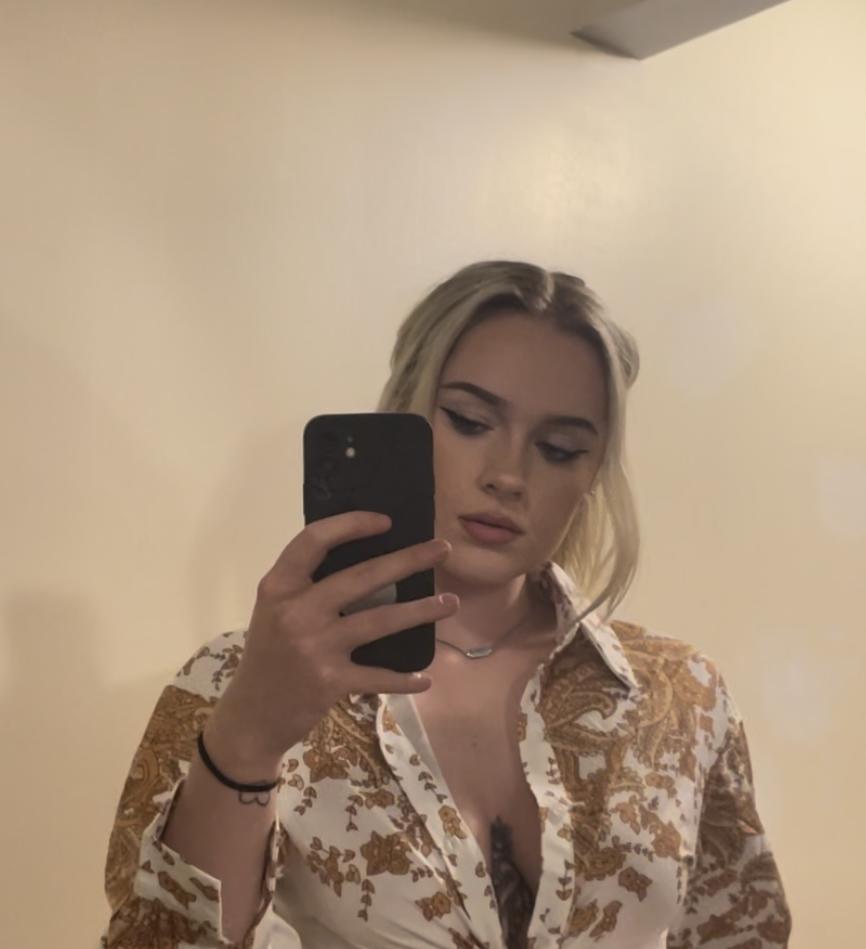 20P OnlyFans ブレイク・ブルーム ブレイク・ブルーム