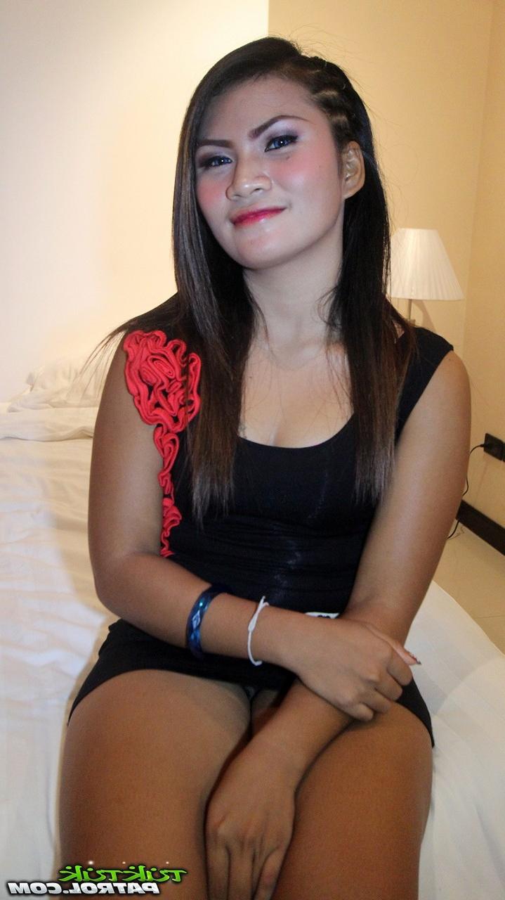 18P Zierliches Filipina-Mädchen verdient zusätzliches Geld durch Sex mit ausländischen Sexbesuchern