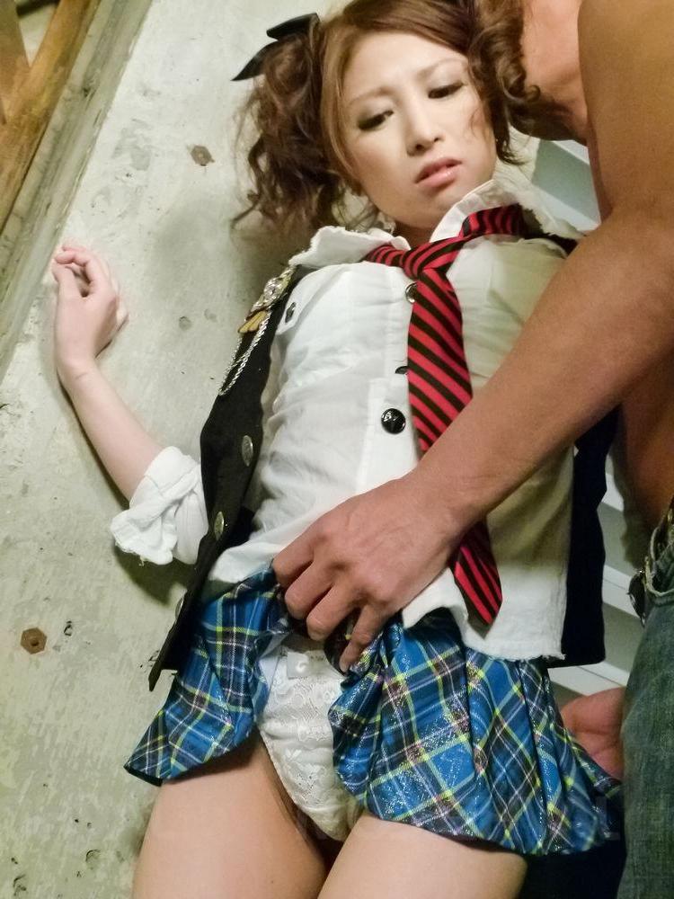 15P L'étudiante japonaise Tsubasa Aihara reçoit une éjaculation faciale lors d'une baise intense.