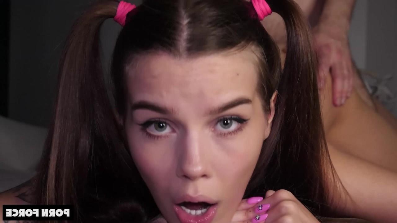 12P Alina Foxxx beendet den POV-Sex mit Sperma im Gesicht und im Mund