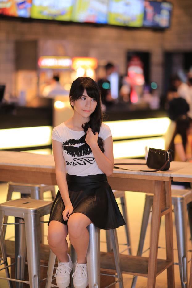 20P Beautiful petite model teases with her sexy legs in a cute outfit