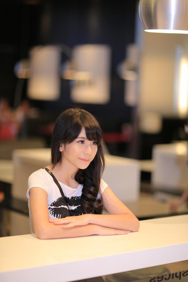 20P Beautiful petite model teases with her sexy legs in a cute outfit