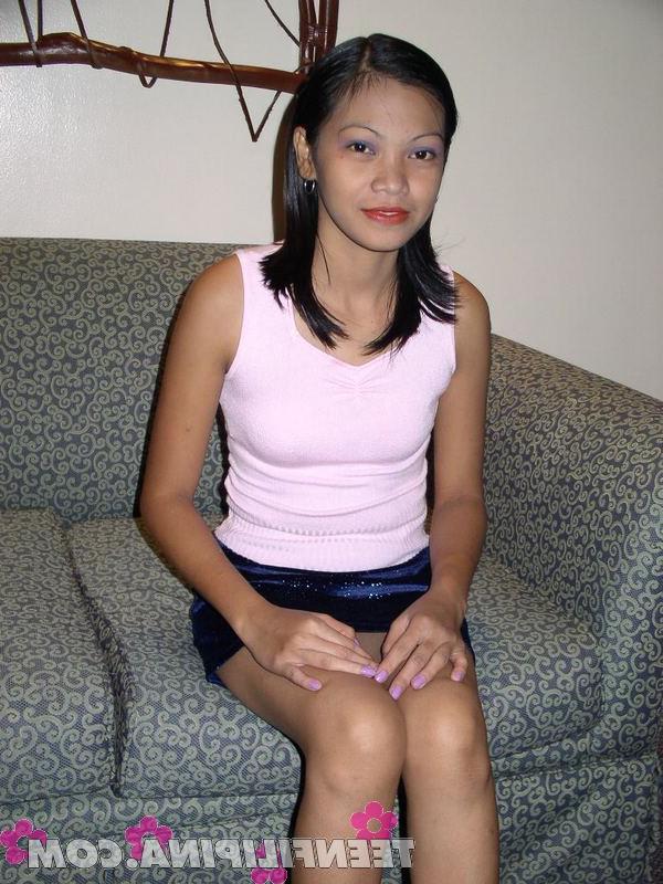 16P Petite adolescente de Manille tient la bite de son petit ami après avoir fait l'amour