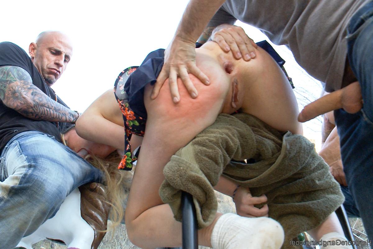 20P Beautiful girlfriend Emma Haize gets a DP in a wild outdoor gangbang