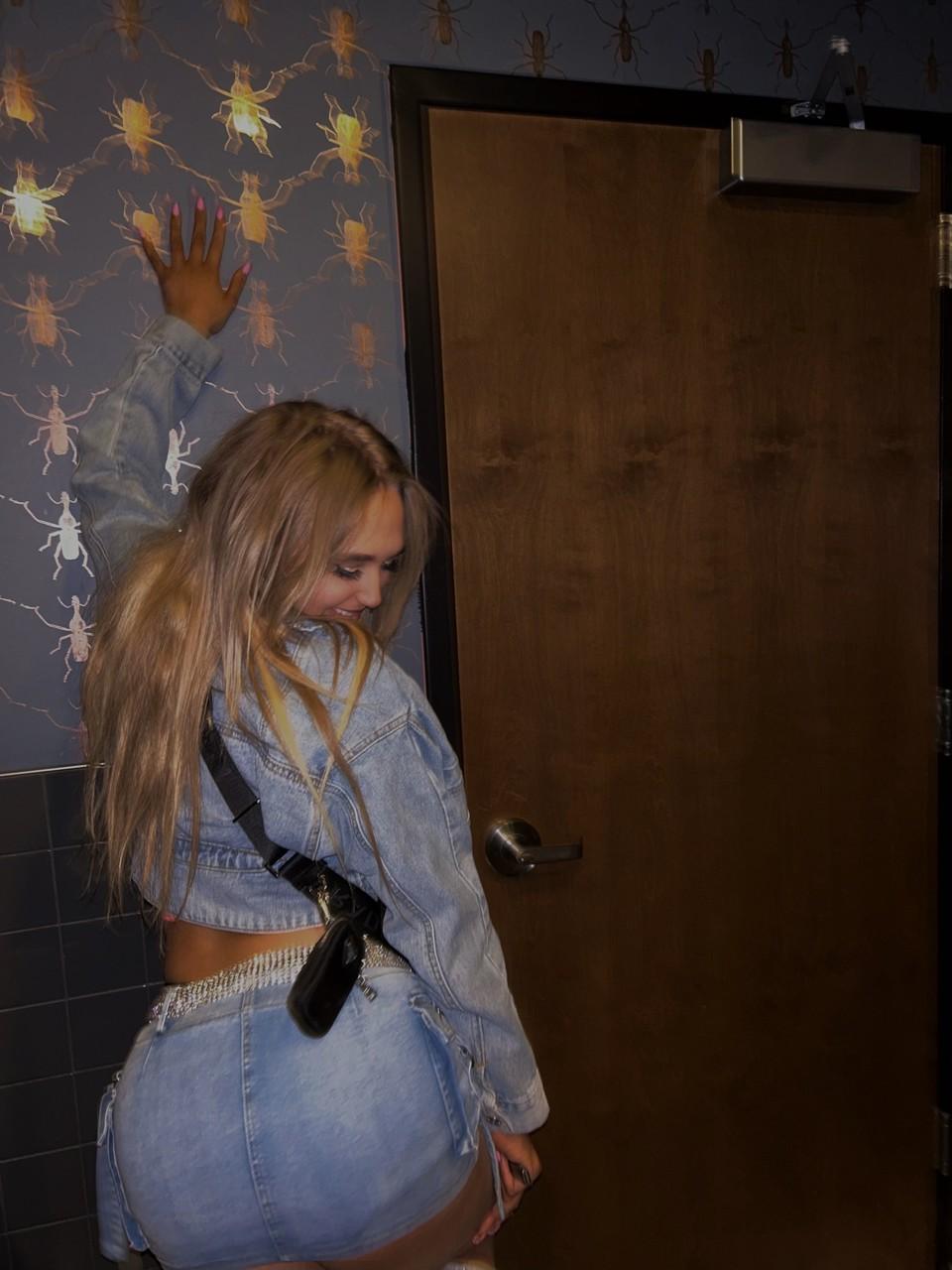 11P La amateur con curvas Jordan Hall hace alarde de su gran culo en una recopilación sexy