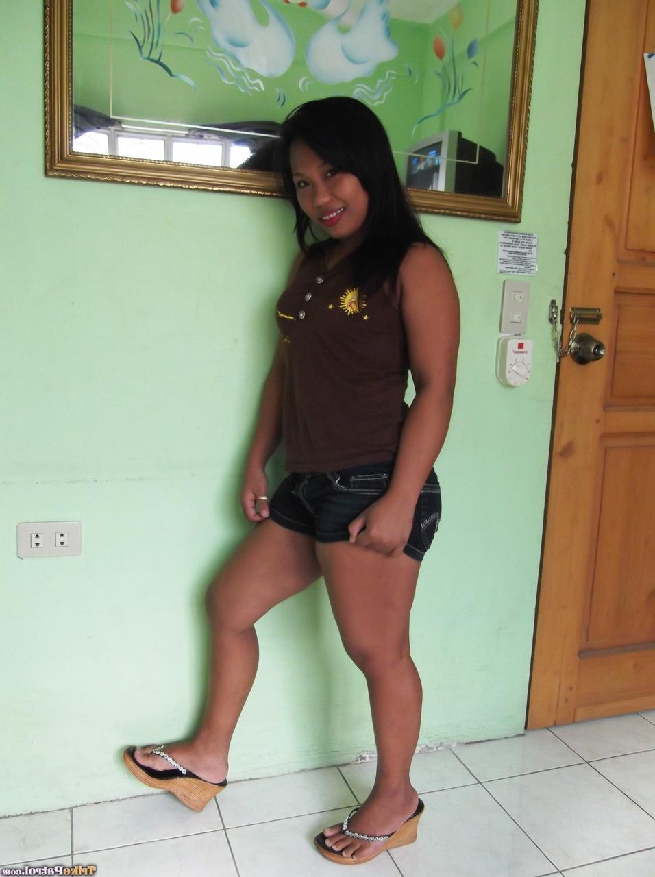 11P A bela filipina Jo Ann Soriano fica nua e expõe seu lindo espólio