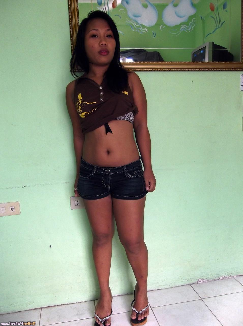 11P A bela filipina Jo Ann Soriano fica nua e expõe seu lindo espólio