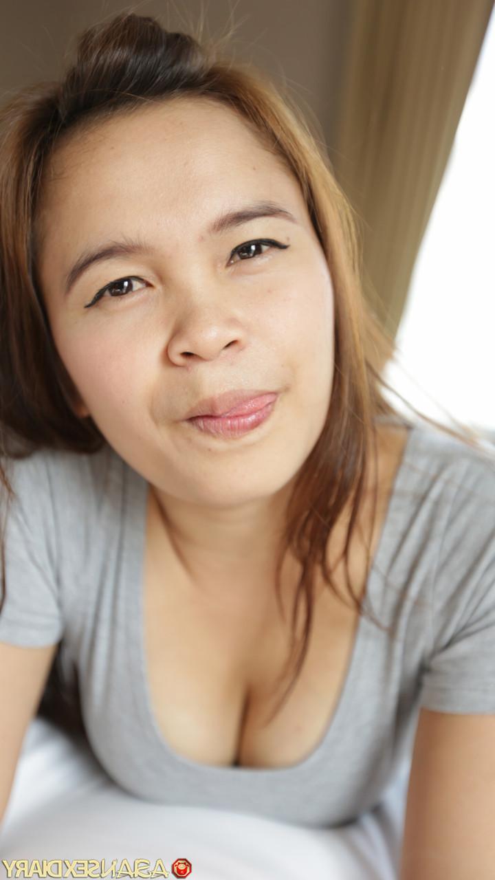20P 大きな戦利品のアジア人美女 Sa B がハメ撮りの後背位セックスを楽しむ