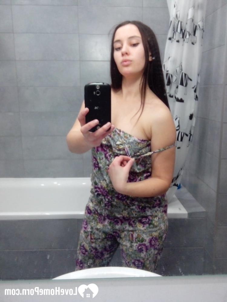 16P Curvaceous brunette Haruka Fuji stripping and posing in the bathtub