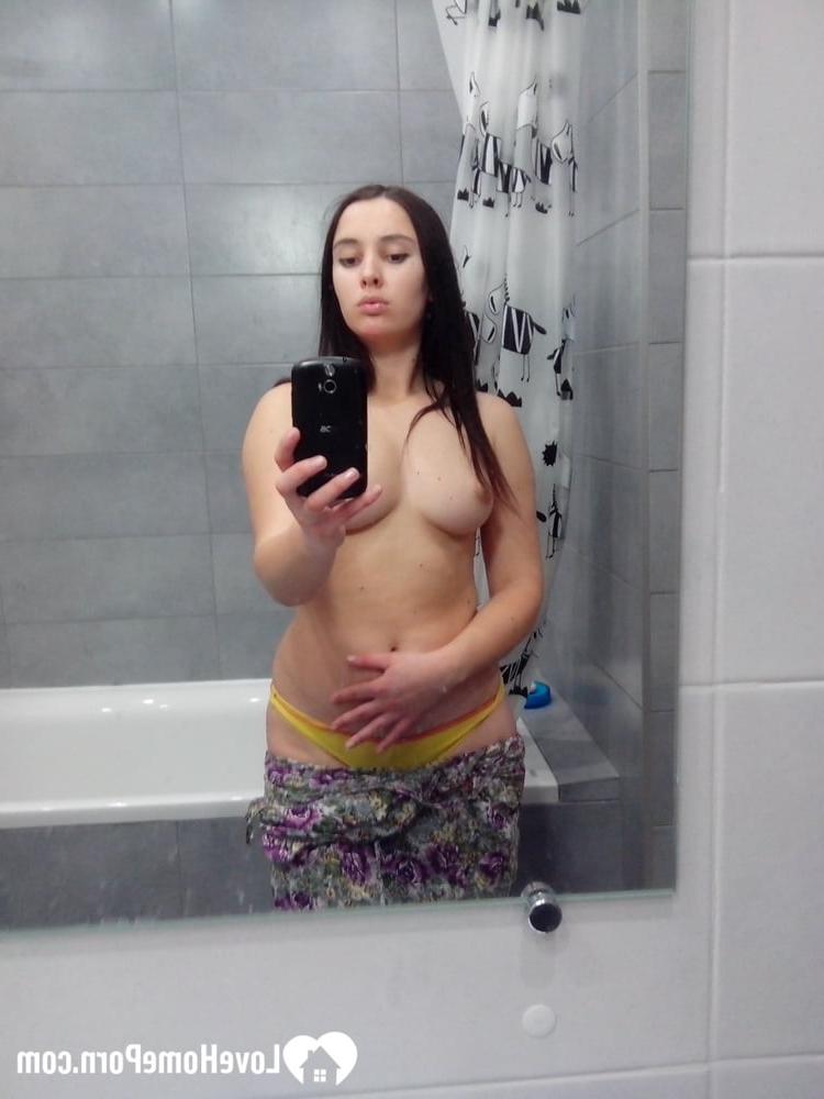 16P Curvaceous brunette Haruka Fuji stripping and posing in the bathtub