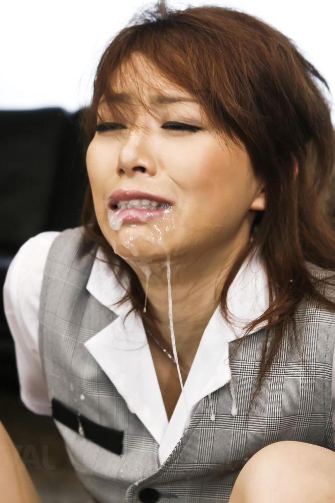 16P Japanese hostess Keito Miyazawa gets mouth fucked while chained in her uniform