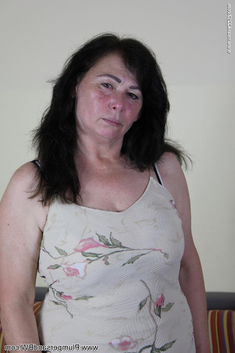 20P Chubby wife Trisha B. enjoys a deep reverse cowgirl ride & takes a cumshot