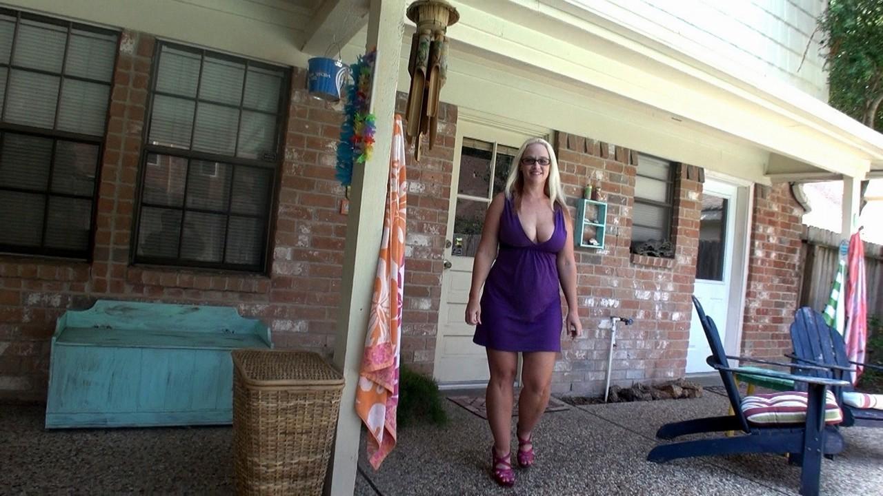 17P Thick blonde Dee Siren sucks on a dildo after it was in her cunt and asshole