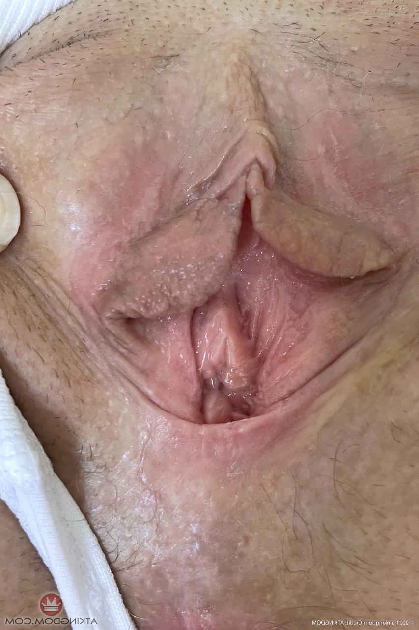 20P Doce amor Jackie Hoff mostra sua boceta raspada e seu idiota escancarado de perto