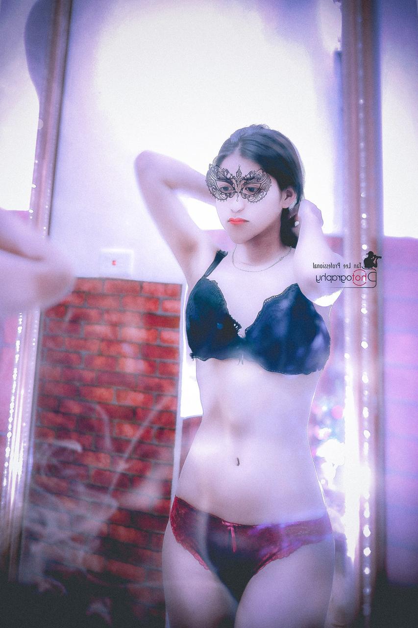 20P Linda morena mostra seu corpo perfeito em lingerie sexy